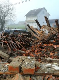 Chorvatsko odstraňuje následky úterního ničivého zemětřesení. Po víc než šestistupňových otřesech v okolí měst Petrinja a Sisak zemřelo nejméně sedm lidí a víc než 20 je zraněných