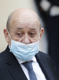 Francouzský ministr zahraničí Jean-Yves Le Drian v rozhovoru pro týdeník Journal du Dimanche vyjádřil znepokojení nad jadernými aktivitami Íránu a vyzval Teherán a Washington, aby se vrátily k jaderné dohodě