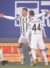 Cristiano Ronaldo se raduje a má k tomu důvod. Ve finále italského poháru vsítil gól s pořadovým číslem 760.