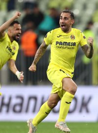 Hráči Villarrealu slaví historické vítězství v Evropské lize