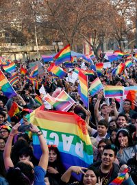 V Chile budou se moci brát stejnopohlavní páry