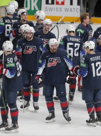 Hokejisté USA slaví bronzové medaile z mistrovství světa 2021 po vítězství nad Německem