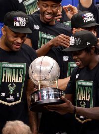 Basketbalisté Milwaukee slaví postup do finále NBA