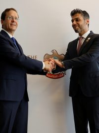 Otevření velvyslanectví Spojených arabských emirátů v Izraeli. Zúčastnil se ho izraelský prezident Jicchak Herzog (vlevo)