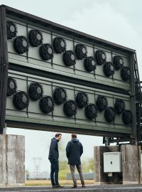 Největší zařízení na zadržování oxidu uhličitého z atmosféry a jeho skladování.tento měsíc začalo fungovat na Islandu.