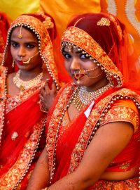Hromadné svatby v Indii pro sociálně slabší