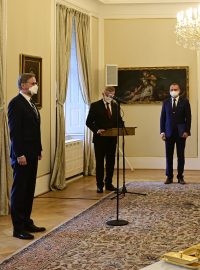 Prezident Miloš Zeman v neděli jmenuje na zámku v Lánech předsedu ODS Petra Fialu premiérem. Je u toho za průhlednou stěnou, zajištěn je zvukový kontakt