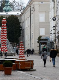 Ulice rakouského Salzburgu během koronavirového lockdownu
