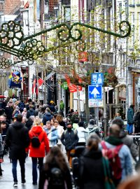 Nizozemsko zavádí od neděle přísnou uzávěru, která potrvá během svátků