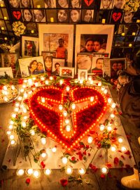Lidé v kanadském Torontu si připomněli oběti z ukrajinského letadla, které omylem sestřelil Írán