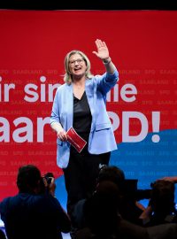 Anke Rehlingerová krátce po zveřejnění exit pollů, které SPD ve spolkové zemí Sársko přisoudily vítězství v regionálních volbách