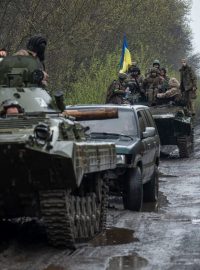 Ukrajinci se musí intenzivně bránit na východě země
