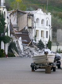 Zničený hotelový komplex v přístavním městě Oděsa na jihu Ukrajiny (foto z 8. května)