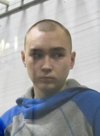 Ruský voják Vadim Šišimarin stanul ve před soudem za zastřelení civilisty.