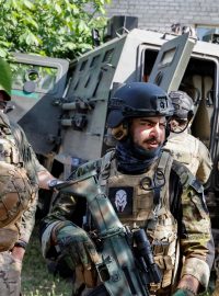 Členové jednotky ukrajinské armády složené ze zahraničních dobrovolníků v Severodoněcku
