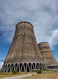 Chladící věže Záporožské jaderné elektrárny