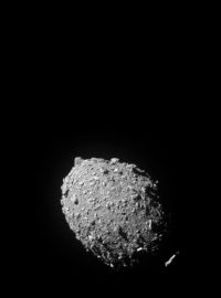 Záběr ze sondy DART 11 sekund před srážkou s měsícem planetky Didymos