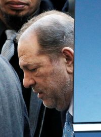 Bývalý hollywoodský producent Harvey Weinstein u soudu v New Yorku