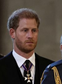 Princové Harry a William na pohřbu královny Alžběty II.