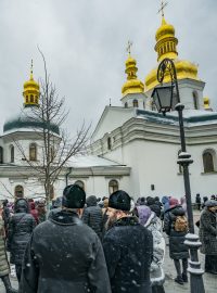 Úředníci, kteří ve čtvrtek dopoledne měli začít s přebíráním majetku, nebyli vpuštěni do areálu kláštera a někteří věřící se s nimi pouštěli do slovních potyček