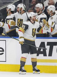 Útočník Vegas Jonathan Marchessault se raduje ze vstřeleného gólu do sítě Edmontonu