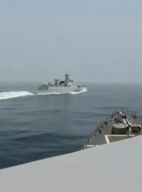 Čínská válečná loď v Tchajwanském průlivu provedla nebezpečný manévr v blízkosti plavidla USA