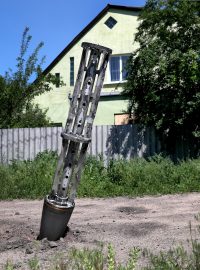 Prázdný zásobník kazetové munice na okraji Charkova