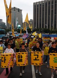 Lidé v Jižní Koreji protestují proti vypouštění vody z jaderné elektrárny Fukušima