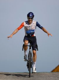 Michael Woods slaví výhru v 9. etapě Tour de France