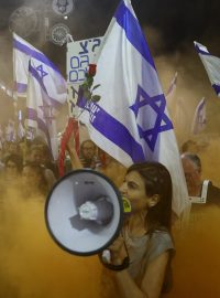 Lidé demonstrují na protest proti izraelskému premiérovi Benjaminu Netanjahuovi a reformě soudnictví jeho nacionalistické koaliční vlády
