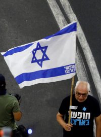 Izraelci se nevzdávají naděje, že se jim podaří zamezit soudní reformě, kterou chce vláda omezit pravomoci nejvyššího soudu, Tel Aviv, 12. srpna 2023