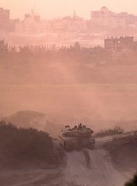 Na Západním břehu izraelská armáda provádí pravidelné a velké razie už přes rok a půl