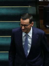 Z prominentních zástupců PiS není ve vládě kromě Morawieckého a dosavadního ministra obrany Mariusze Blaszczaka nikdo