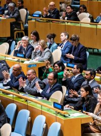 Valné shromáždění OSN při hlasování o humanitárním příměří v Gaze