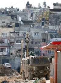 Izraelci při 45hodinové razii v táboře v Tulkarmu zatkli desítky radikálů