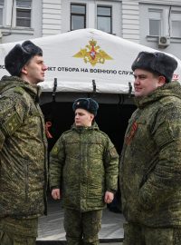 Rekrutační středisko ruské armády v Rostově na Donu v době tamní vojenské přehlídky