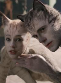 Francesca Haywardová a Robbie Fairchild ve snímku Cats