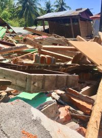 Při nedělním zemětřesení na ostrově Lombok a na sousedním Bali zahynulo nejméně 105 lidí a dalších 236 utrpělo vážná zranění.