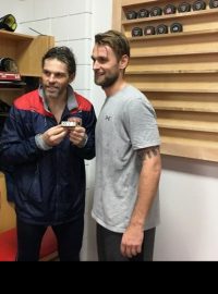 Jaromír Jágr a Jakub Kindl v šatně panterů z Floridy