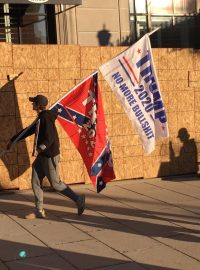 Trumpovi příznivci ve Washingtonu, kde protestovali proti výsledku voleb.