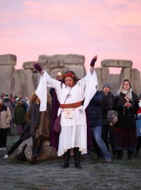 Loni nebyli v den, kdy je Slunce nejníže nad obzorem, ke Stonehenge puštěni žádní lidé.