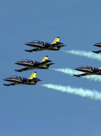 Letouny L-39C Albatros z Breitling Apache Jet Teamu