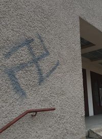 Národní kulturní památku v Ústí nad Orlicí pomaloval vandal svastikou. Případem se zabývá policie