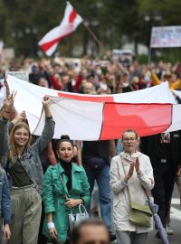 Zatímco těsně po hlasování byly protesty vyhrocenější a radikálnější, nyní je odpor proti režimu vyjadřován více poklidně.