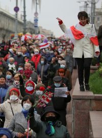 Zatímco pouliční protesty v Minsku i dalších městech proti Lukašenkovi nadále pokračují, stávky v klíčových státních podnicích se režimu podařilo potlačit