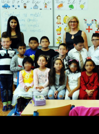 Fotka žáků první třídy na Základní škole Plynárenská v Teplicích, která vyvolala řadu nenávistných reakcí na sociálních sítích.