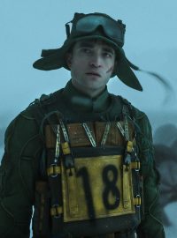 Robert Pattinson ve dvojroli ve snímku Mickey 17