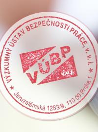 Firmy, které kontaktoval server iROZHLAS.cz, upozorňují, že testovací ústavy jsou zavalené po celé Evropě.