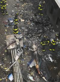 Fotografie z místa nehody helikoptéry, kterou zveřejnili newyorští hasiči