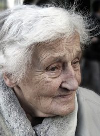 Seniorka, důchodce (ilustrační foto)